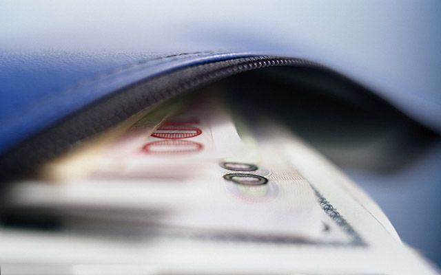 美欧关税战火6月1日点燃 现货黄金延续涨势